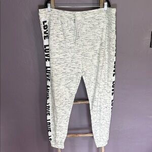 Bobbie Brooks Black and White Knit Top